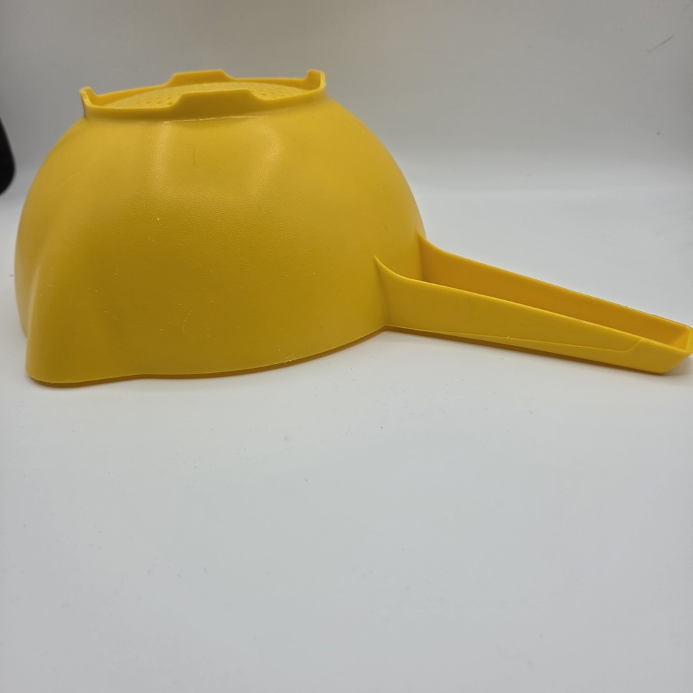Tupperware #1523-1 Large 2 Quart Yellow Colander Strainer Handle Vintage USA - Picture 6 of 11